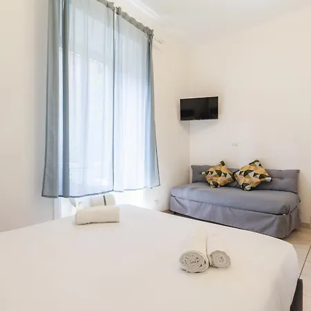 Hostly-michelangelo Cloister Suite-center Of Lägenhet